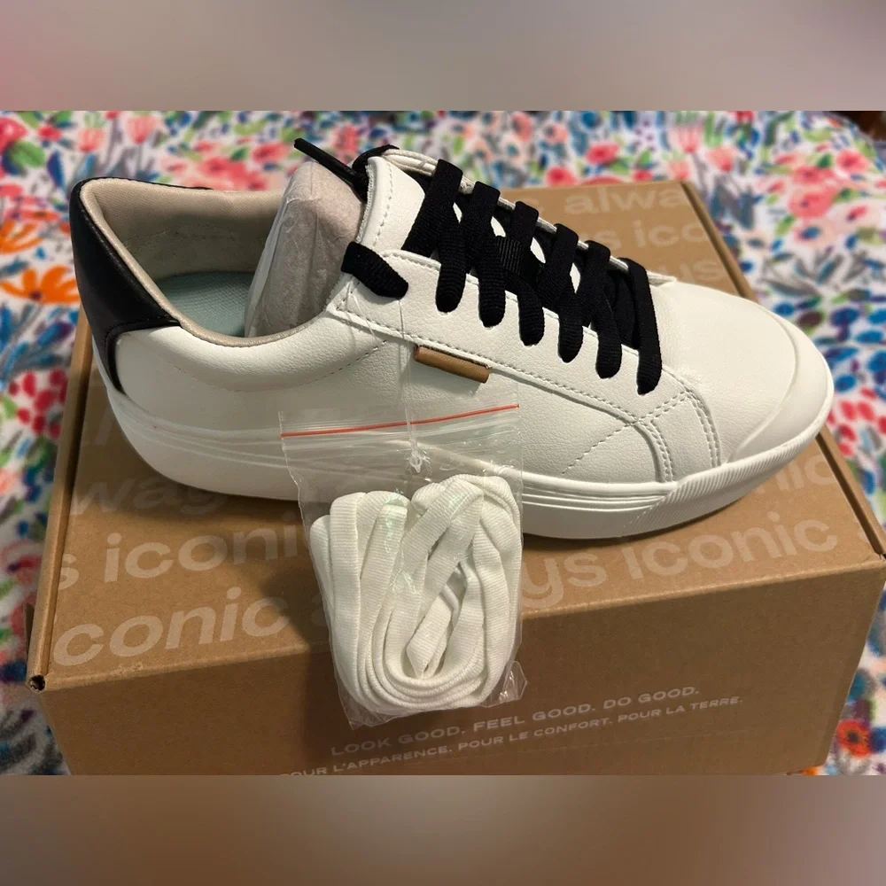 Dr. Scholl’s Time Off Platform Sneaker Women’s - Picture 2 of 5